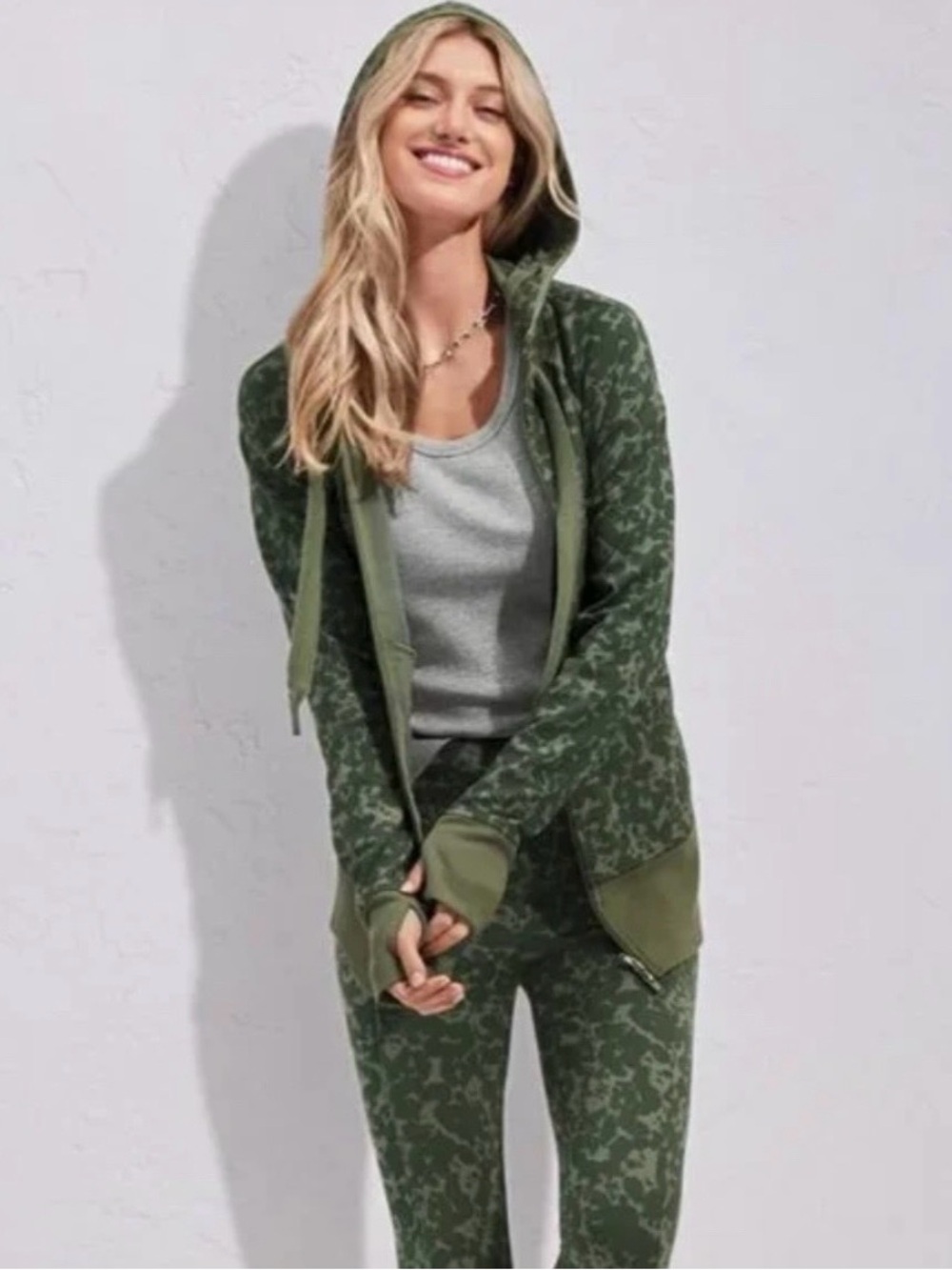 CAbi Marathon Camouflage Thumbhole Jacket Green Size Medium